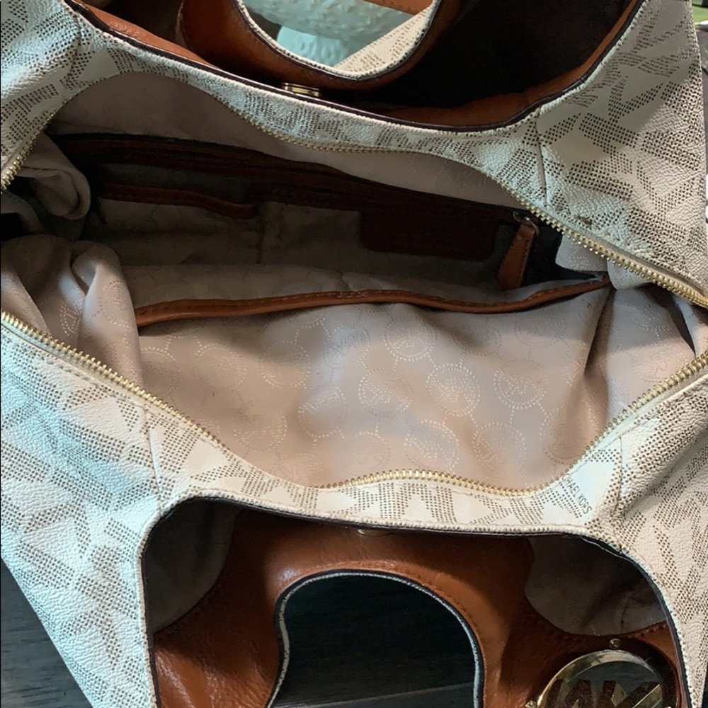 Michael Kors purse - Picture 3 of 8